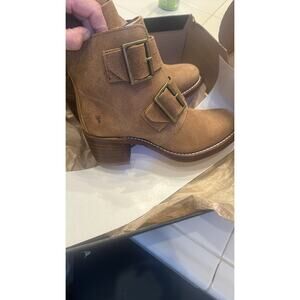 Frye Sabrina double Buckle Wood Size 10M Brand New Never Worn. Can’t FindOn Frye